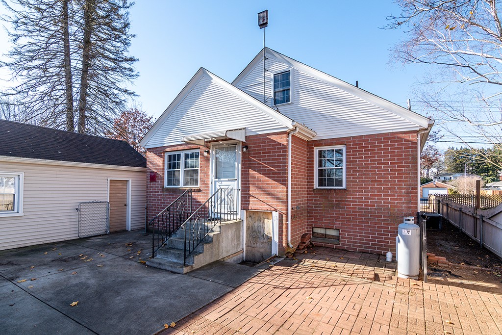 327 George Waterman Road Johnston, RI 02919 - Photo 4 of 23