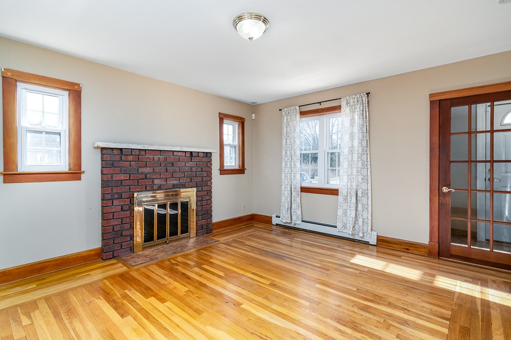 327 George Waterman Road Johnston, RI 02919 - Photo 7 of 23