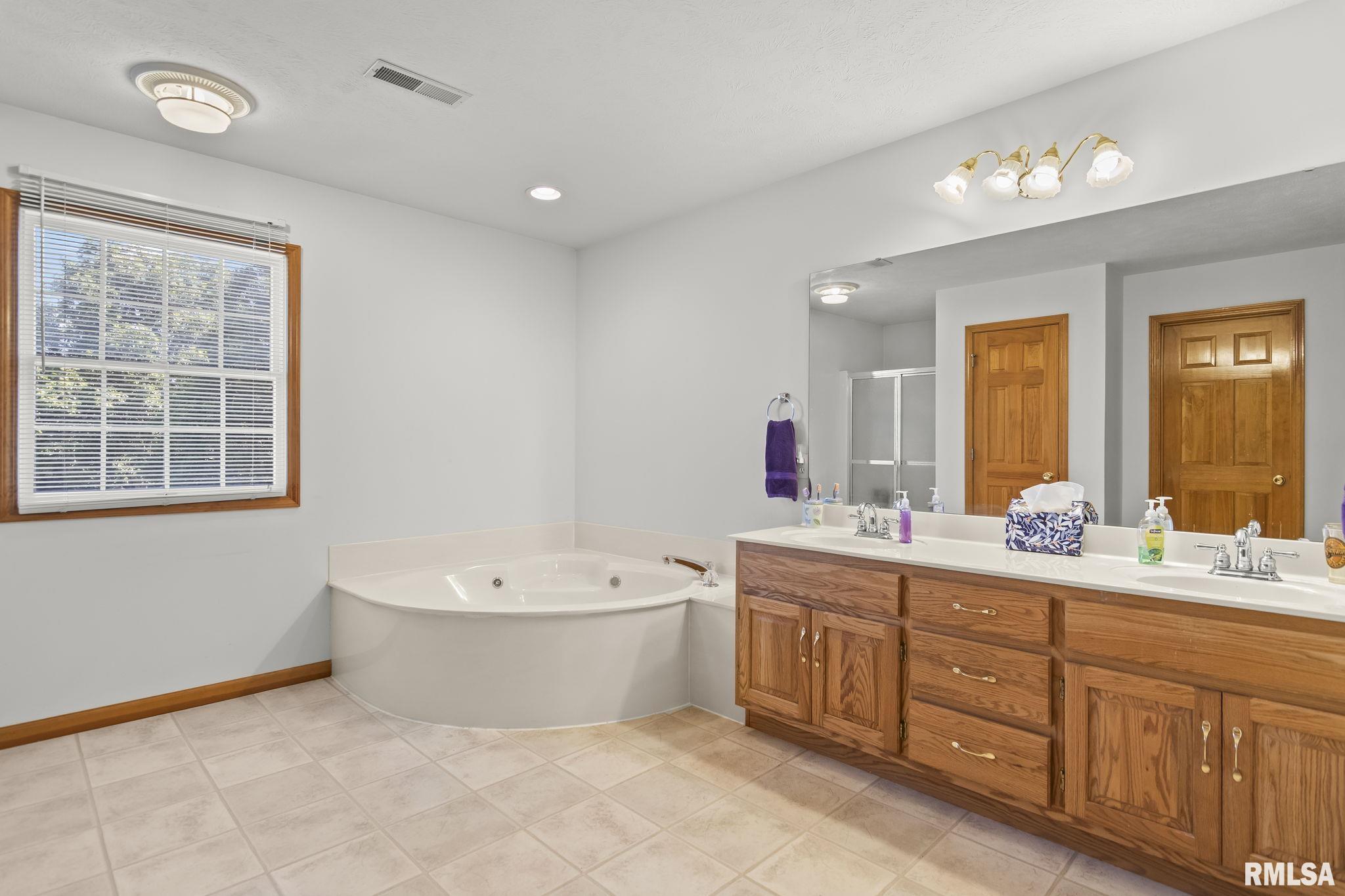 3908 Thackeray Drive Springfield, IL 62711 - Photo 30 of 43
