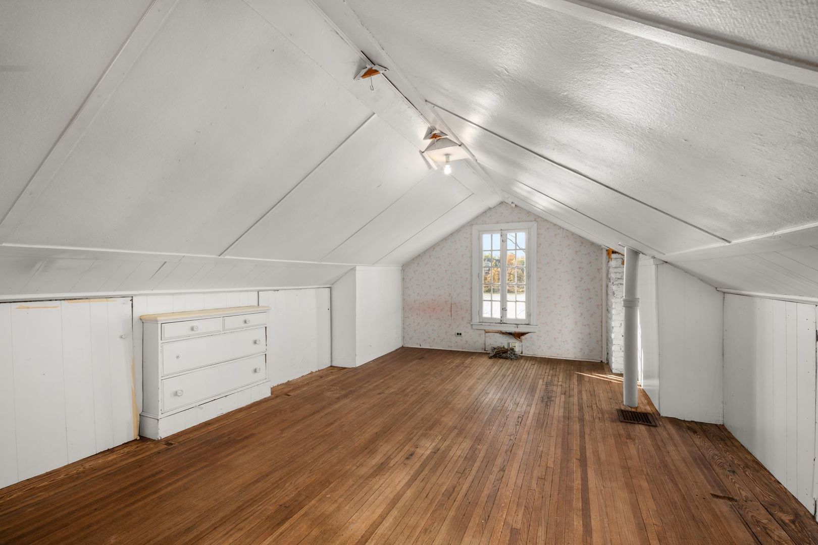 202 North Bennett Street Geneva, IL 60134 - Photo 20 of 40 a view of empty room with wooden floor and window