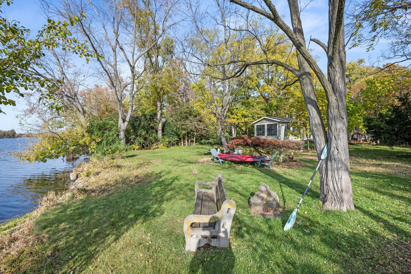 202 North Bennett Street Geneva, IL 60134 - Photo 31 of 40 a view of a table and chairs in the garden