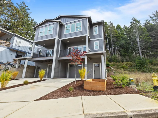 $439,000 | 1502 Southeast Marine Avenue, Lincoln City, OR 97367