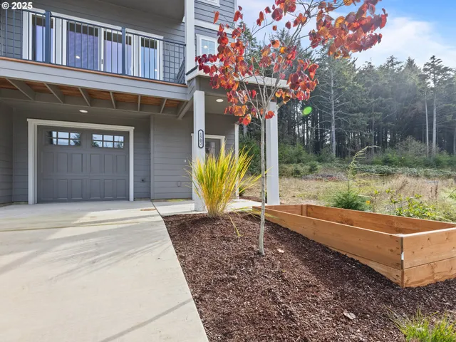 $439,000 | 1502 Southeast Marine Avenue, Lincoln City, OR 97367