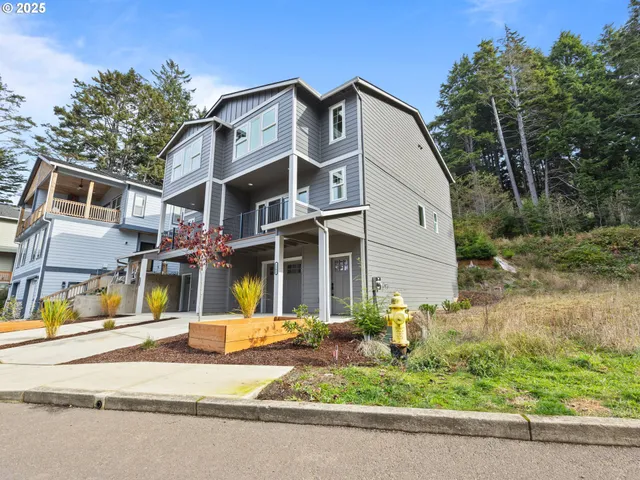 $439,000 | 1502 Southeast Marine Avenue, Lincoln City, OR 97367