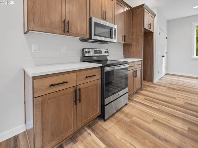 $439,000 | 1502 Southeast Marine Avenue, Lincoln City, OR 97367