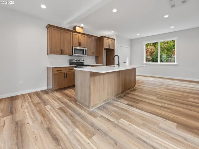 $439,000 | 1502 Southeast Marine Avenue, Lincoln City, OR 97367