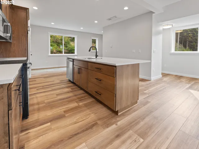 $439,000 | 1502 Southeast Marine Avenue, Lincoln City, OR 97367