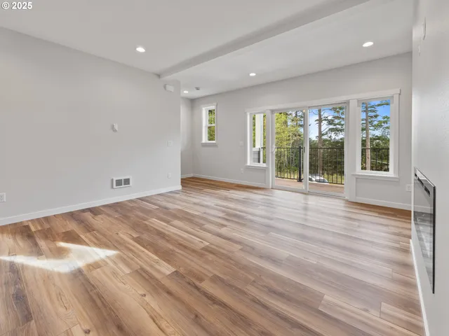 $439,000 | 1502 Southeast Marine Avenue, Lincoln City, OR 97367