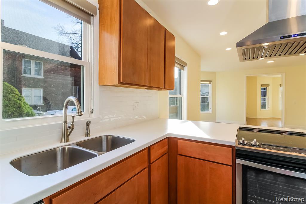2950 Field Street Detroit, MI 48214 - Photo 28 of 48