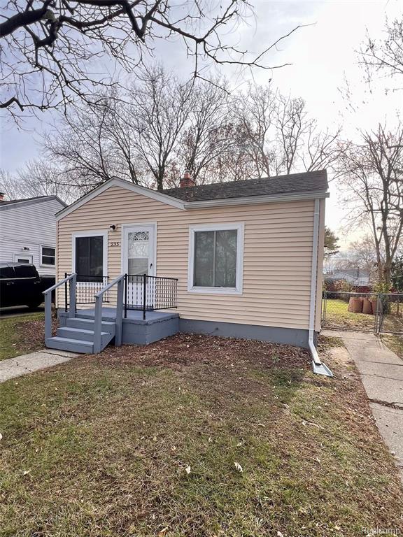 235 West Rutgers Avenue Pontiac, MI 48340 - Photo 2 of 31