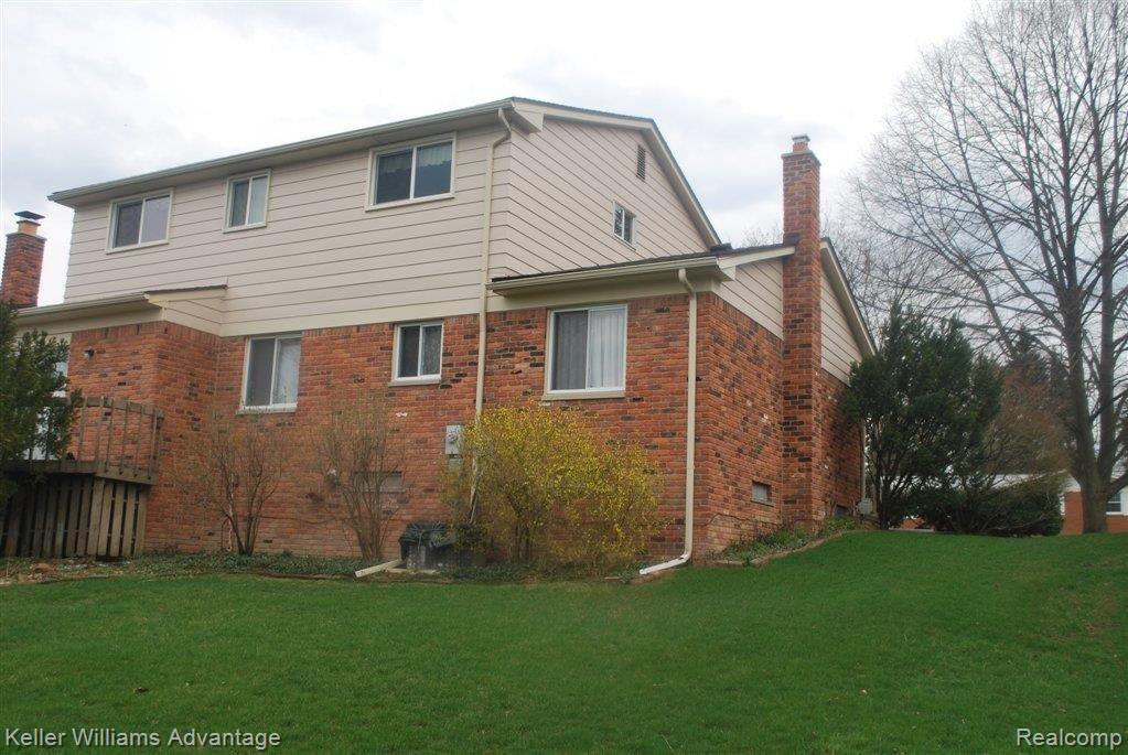 36484 Saxony Road Farmington, MI 48335 - Photo 17 of 24 BACK OF HOME.JPG