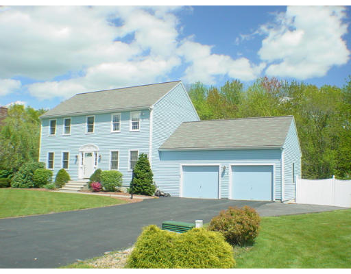 26 Stoneybrook Road Grafton, MA 01536 - Photo 1 of 28 a front view of a house with garden