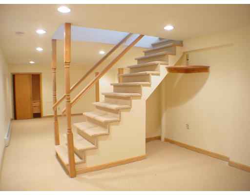 26 Stoneybrook Road Grafton, MA 01536 - Photo 20 of 28 a view of entryway
