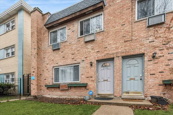 $285,000 | 6118 North Hermitage Avenue, Unit A, Chicago, IL 60660