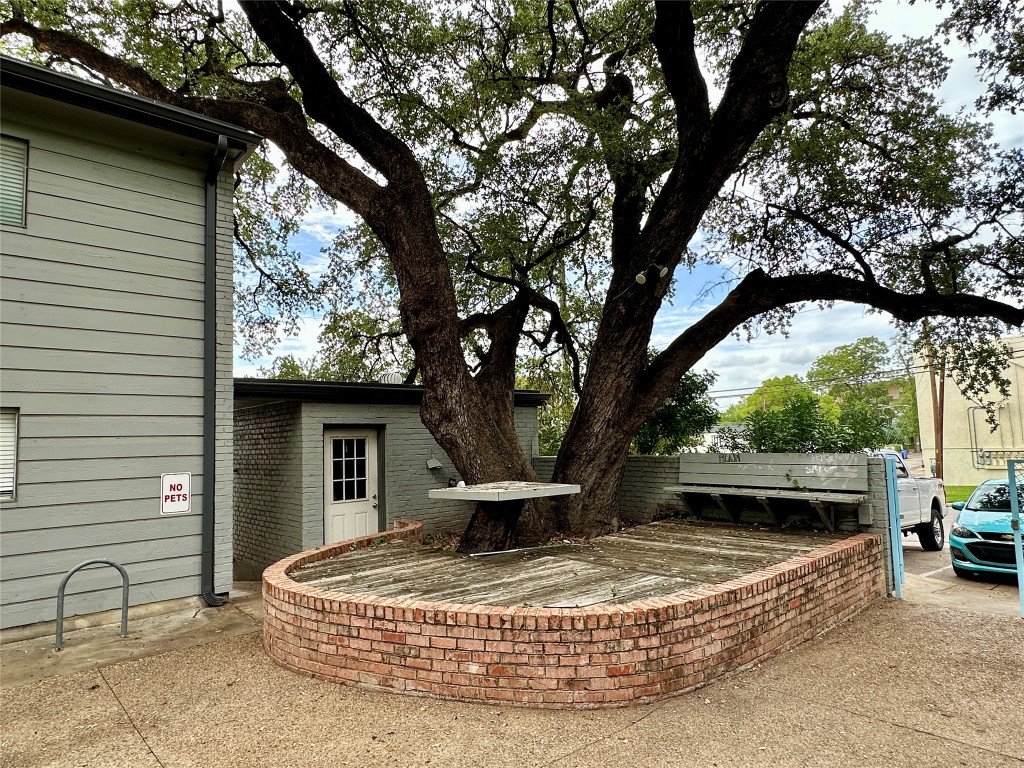 803 West 28th Street, Unit 106 Austin, TX 78705 - Photo 14 of 20 a front view of a house with a garden