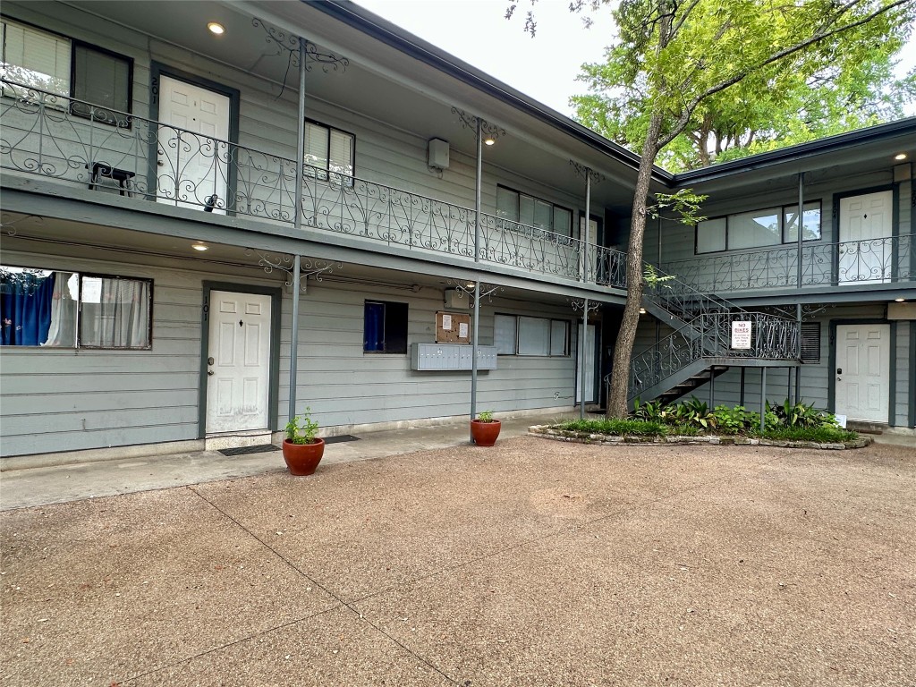 803 West 28th Street, Unit 106 Austin, TX 78705 - Photo 16 of 20 a view of a house with a street