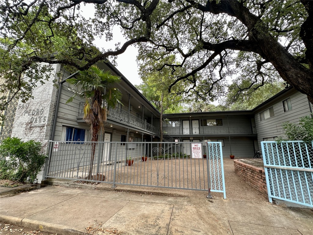 803 West 28th Street, Unit 106 Austin, TX 78705 - Photo 17 of 20 a view of a house with a tree in the patio