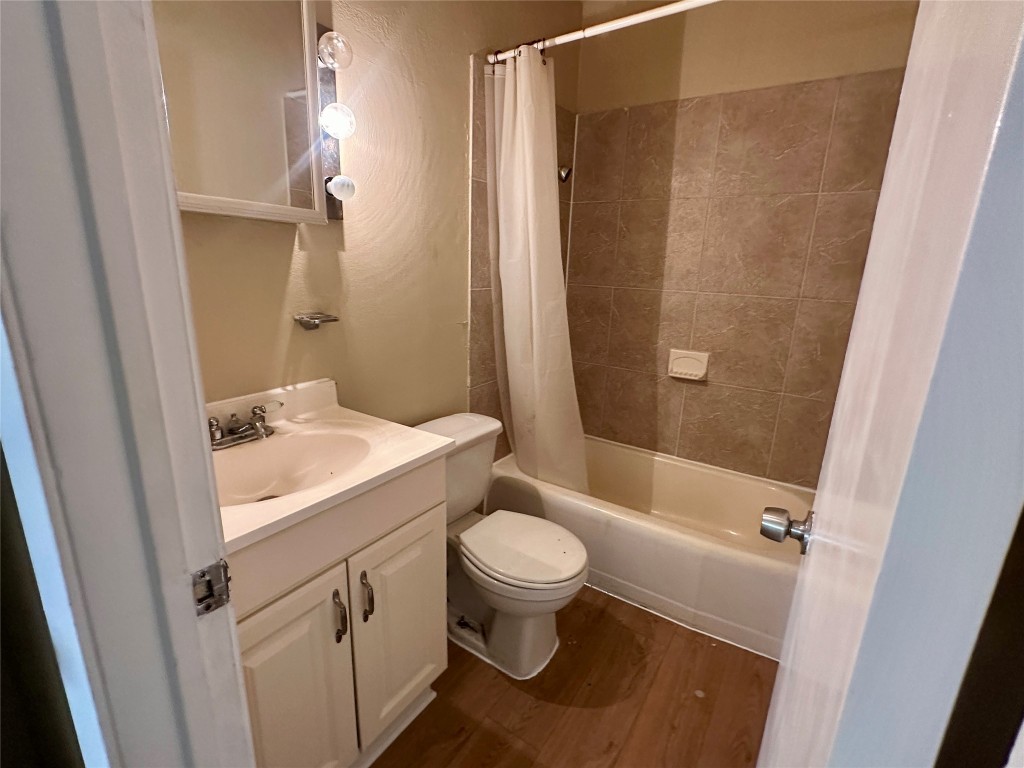 803 West 28th Street, Unit 106 Austin, TX 78705 - Photo 10 of 20 a bathroom with a sink toilet and shower
