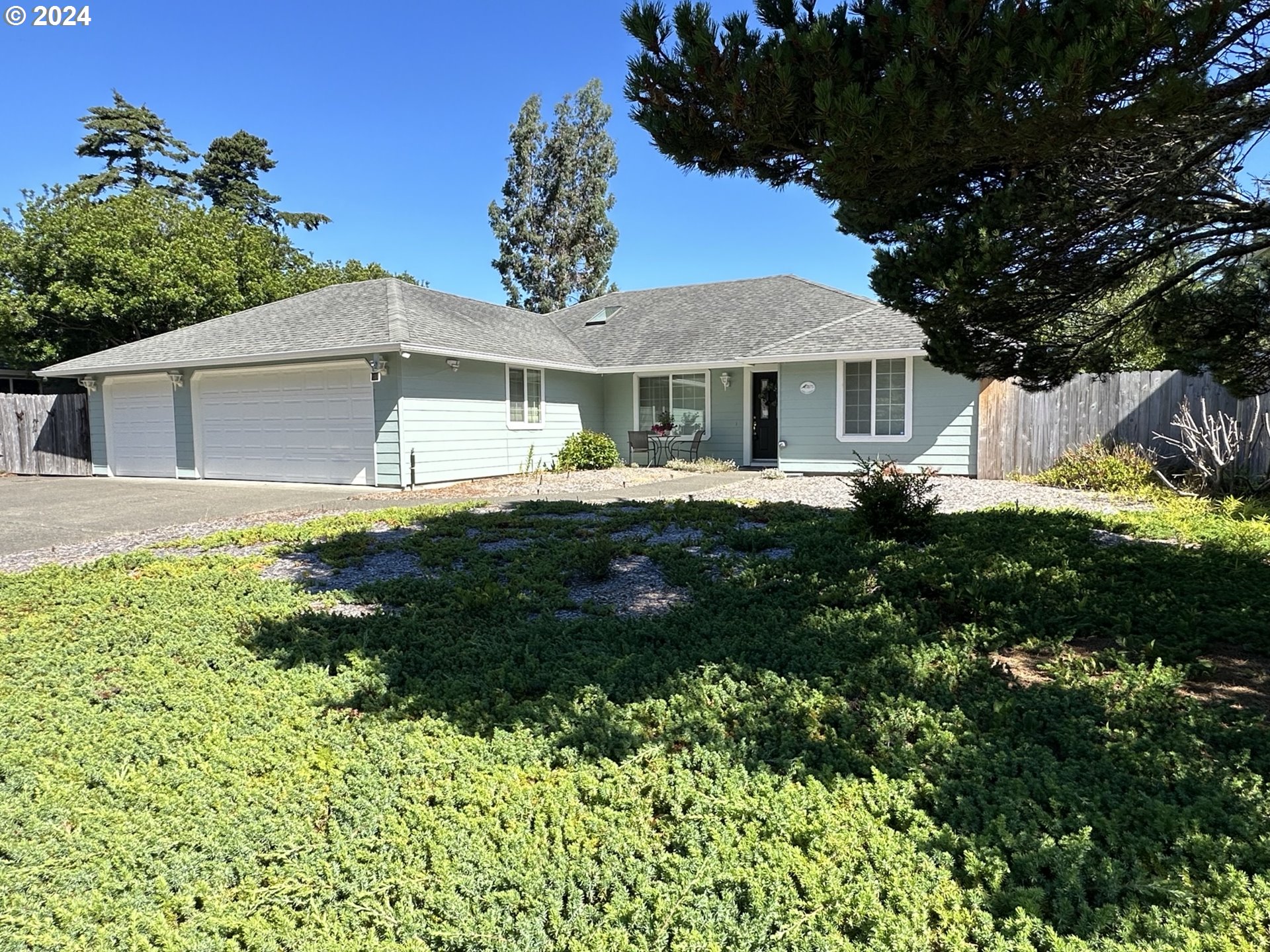 2175 23rd Street Florence, OR 97439 - Photo 1 of 35 Gallery Image 1