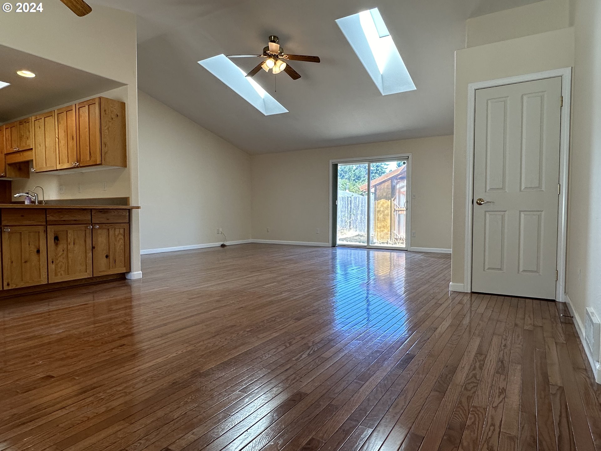 2175 23rd Street Florence, OR 97439 - Photo 3 of 35 Gallery Image 3