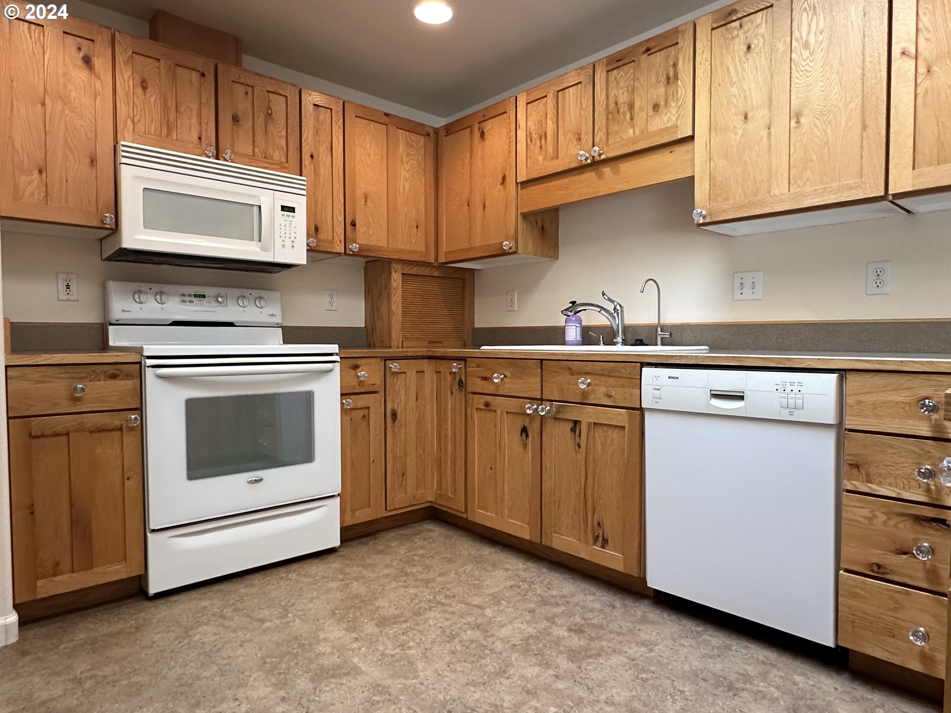 2175 23rd Street Florence, OR 97439 - Photo 5 of 35 Gallery Image 5
