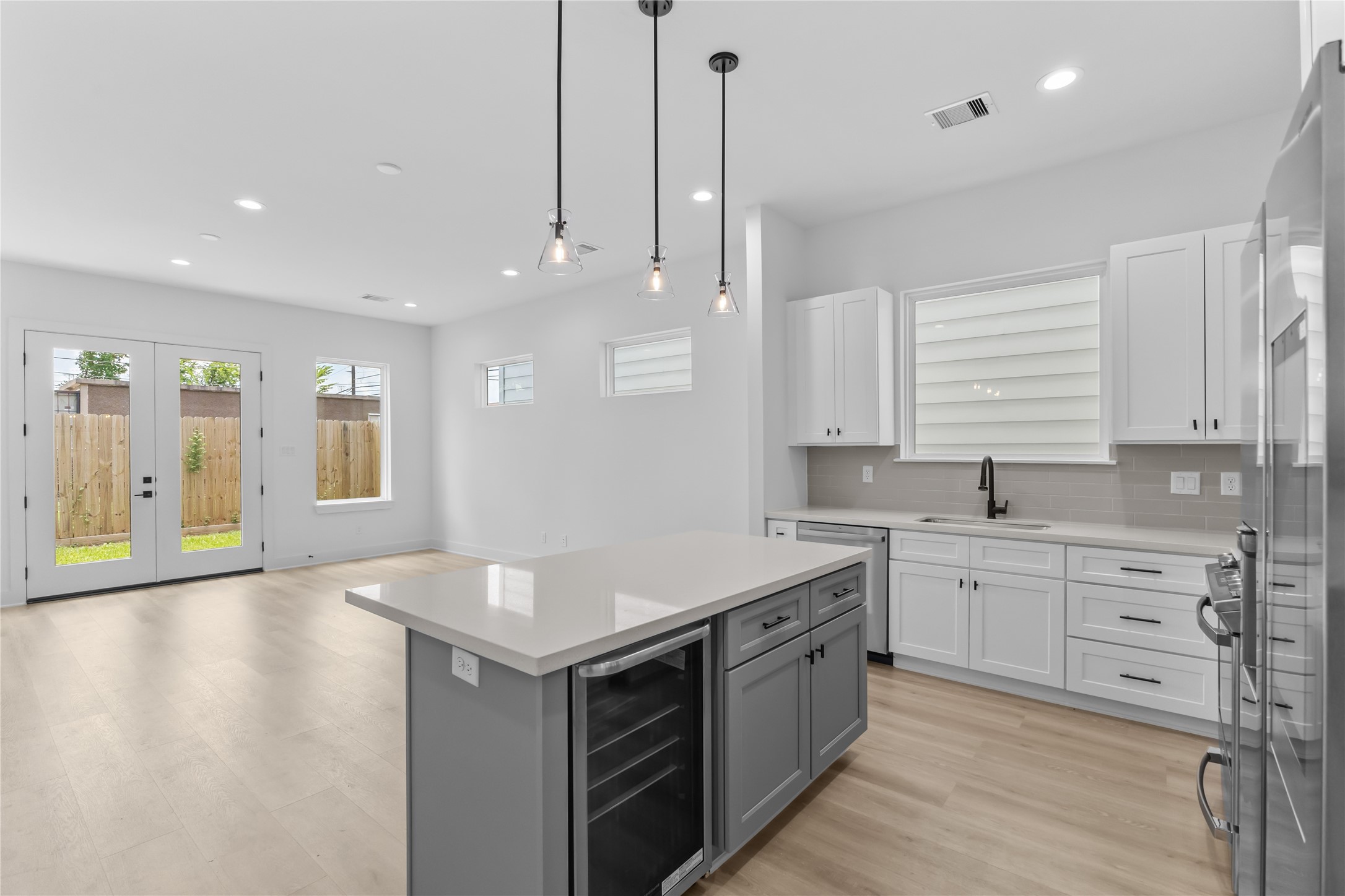 3426 Bolin Road Houston, TX 77092 - Photo 6 of 34 Kitchen overlooking the living area.