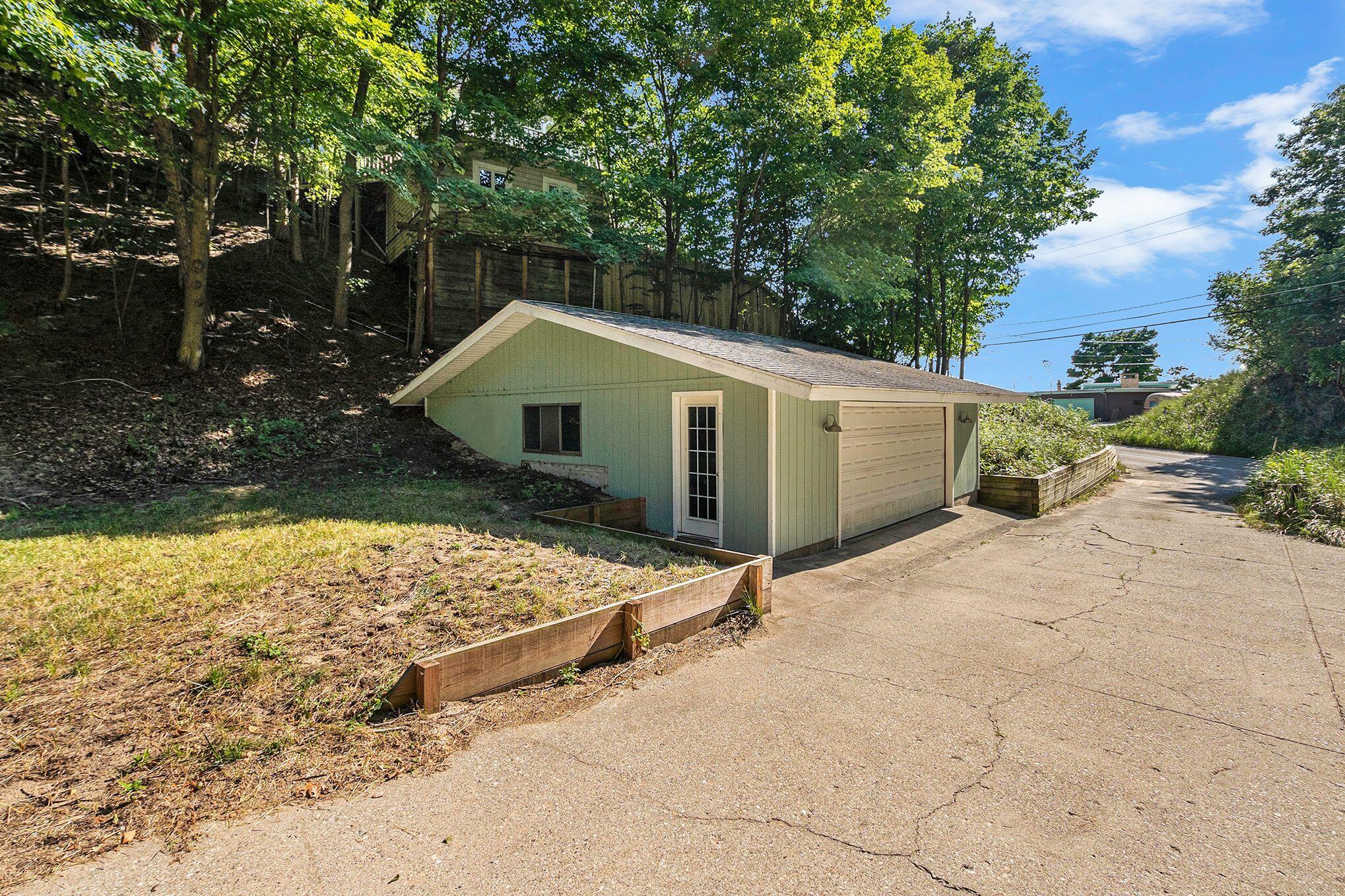 17790 North Shore Estates Road Spring Lake, MI 49456 - Photo 3 of 40 16JiR_ss