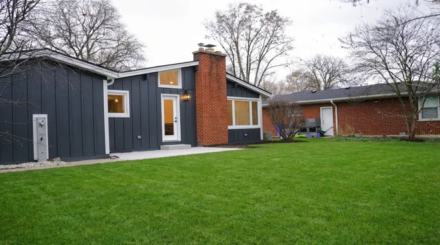 $659,000 | 103 East Berkshire Lane, Mount Prospect, IL 60056