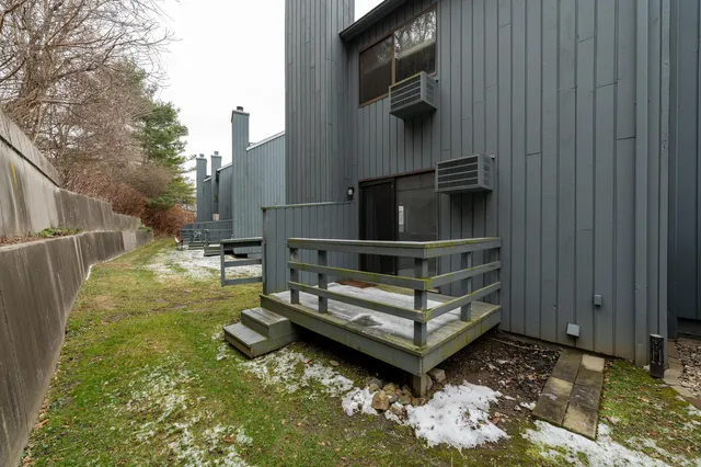 a view of utility room