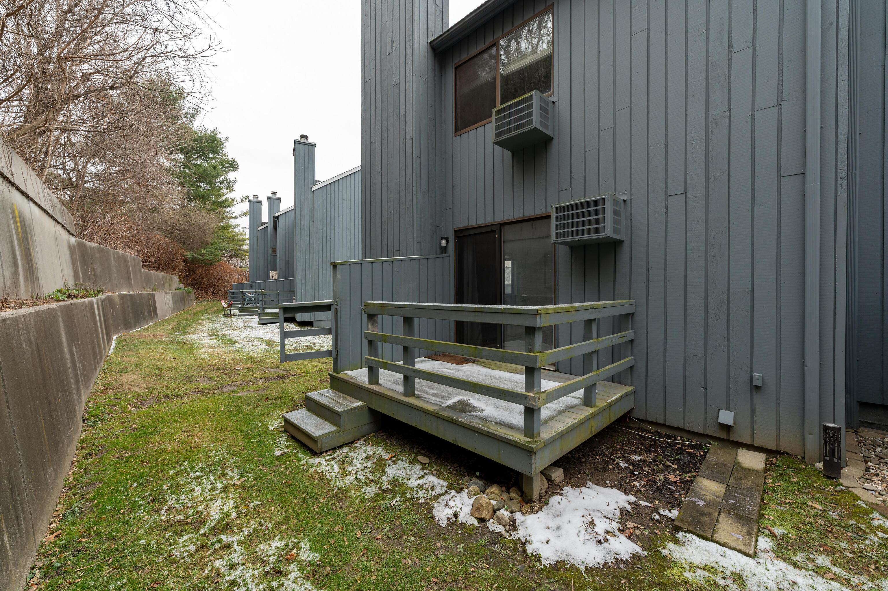 8 Driftway Road, Unit C1 Danbury, CT 06811 - Photo 19 of 23 a view of backyard with deck