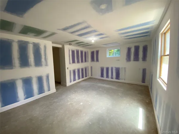 $4,100 | 9 Nassau Road, Unit 1, Glen Cove, NY 11542