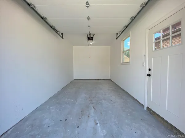 $4,100 | 9 Nassau Road, Unit 1, Glen Cove, NY 11542