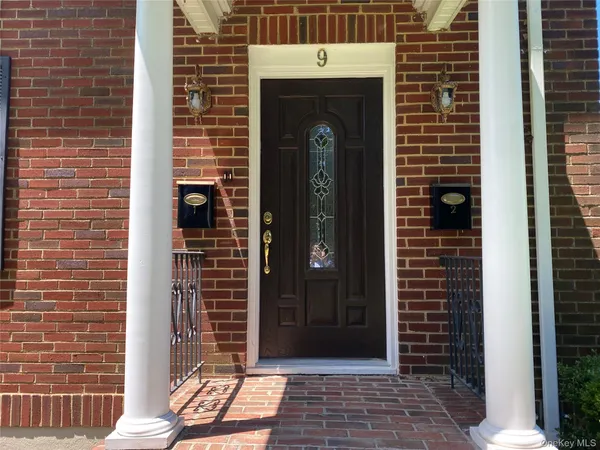 $4,100 | 9 Nassau Road, Unit 1, Glen Cove, NY 11542