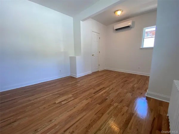 $4,100 | 9 Nassau Road, Unit 1, Glen Cove, NY 11542