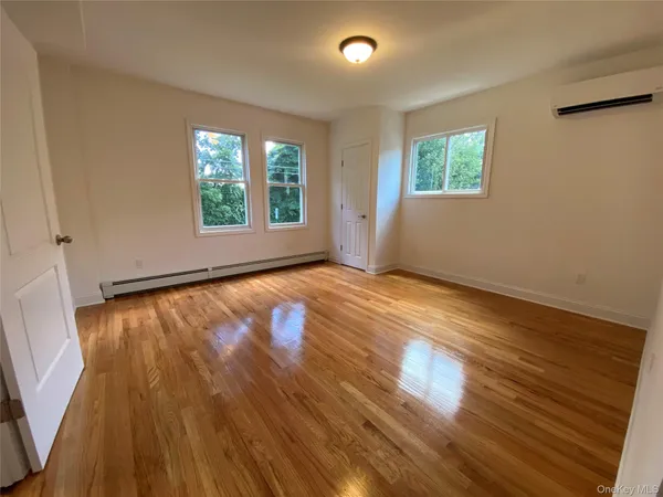 $4,100 | 9 Nassau Road, Unit 1, Glen Cove, NY 11542