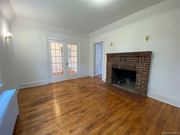 $4,100 | 9 Nassau Road, Unit 1, Glen Cove, NY 11542