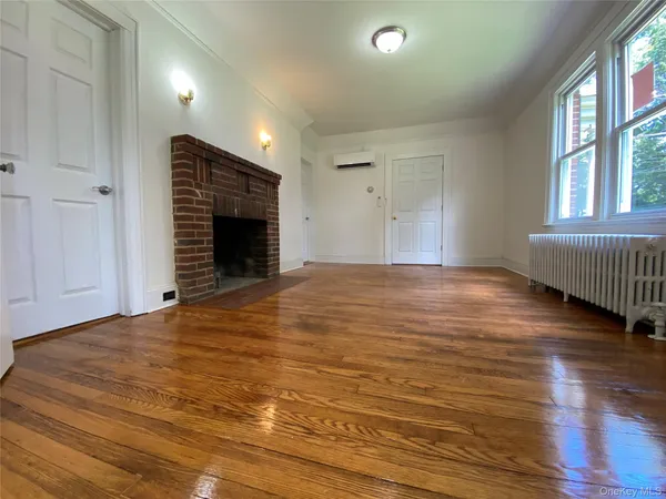 $4,100 | 9 Nassau Road, Unit 1, Glen Cove, NY 11542