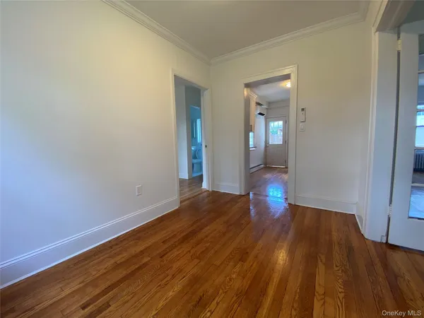 $4,100 | 9 Nassau Road, Unit 1, Glen Cove, NY 11542