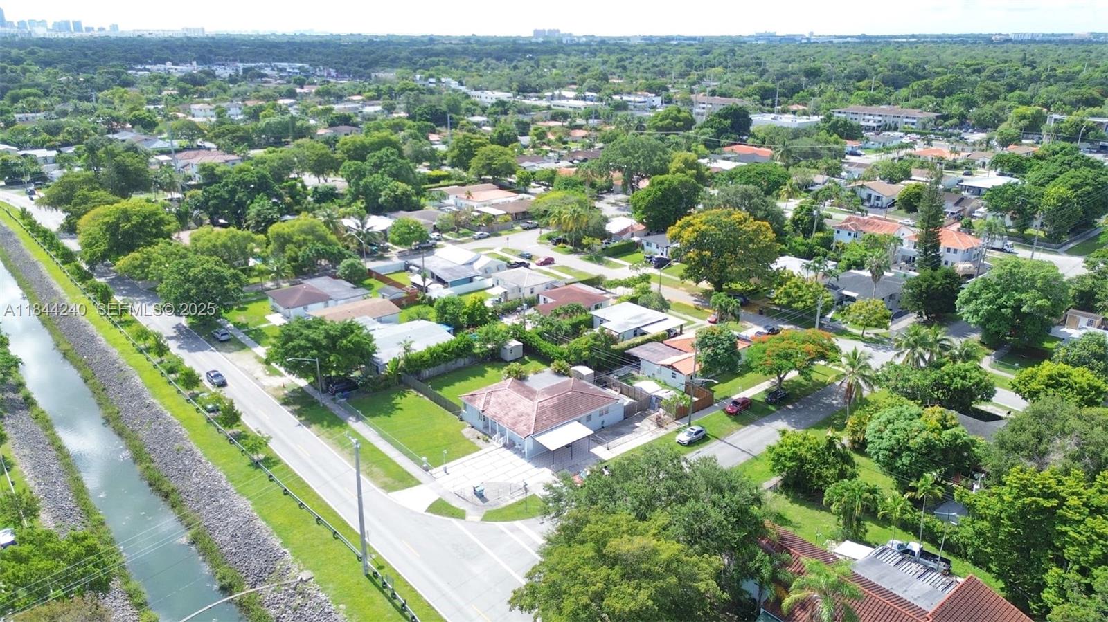 6290 Southwest 37th Street Miami, FL 33155 - Photo 4 of 34 Gallery Image 4