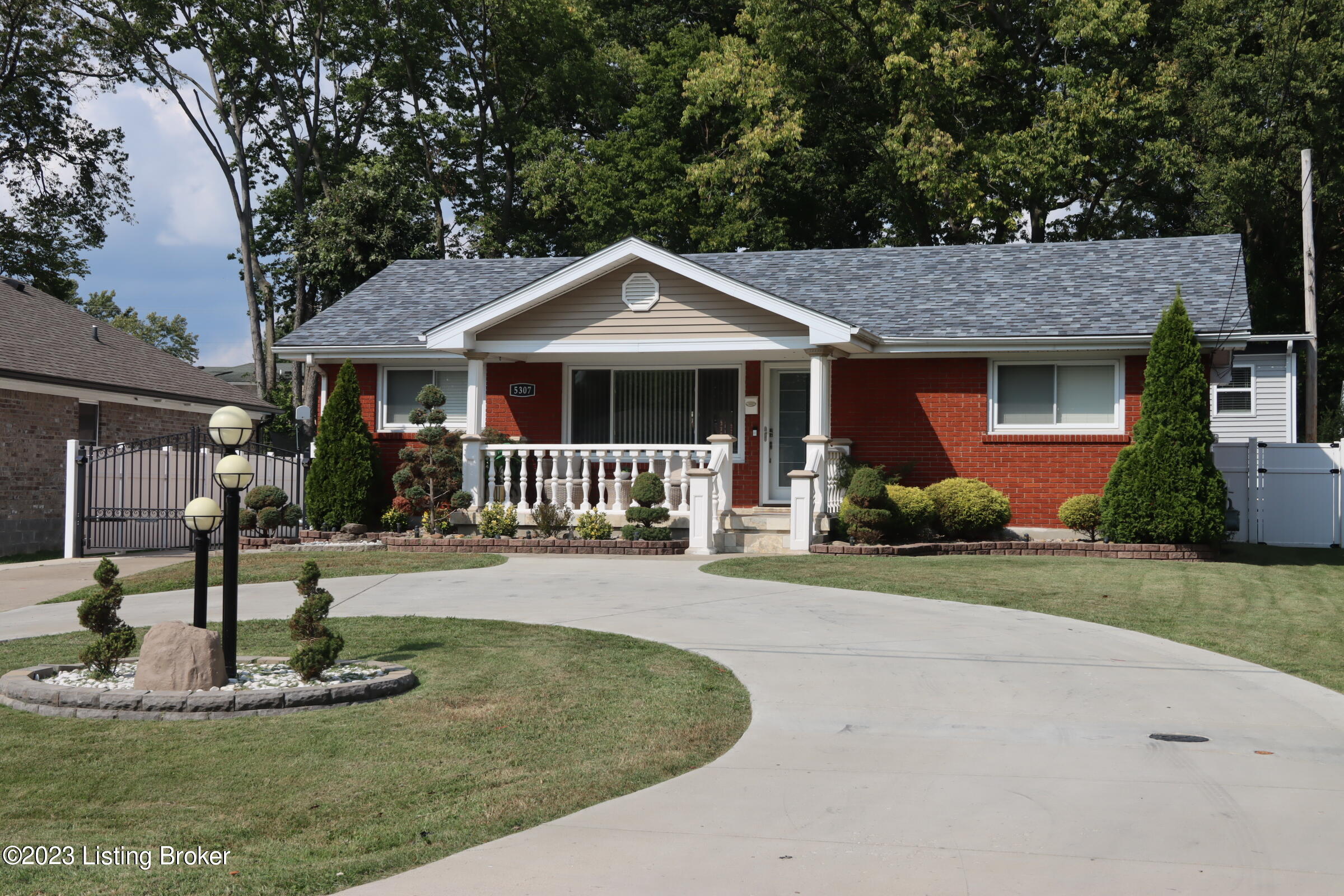 5307 Layne Road Louisville, KY 40219 - Photo 2 of 43 front2