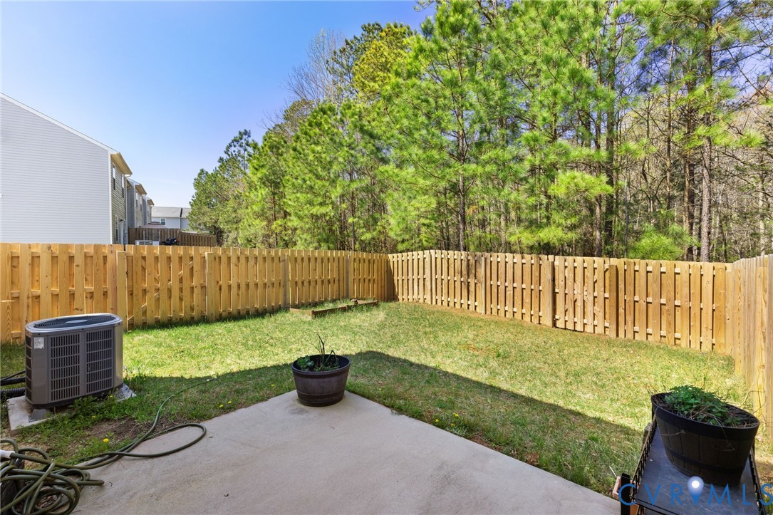 1925 Kennington Park Road Aylett, VA 23009 - Photo 24 of 32 a view of a backyard with wooden fence