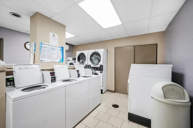 $325,000 | 247 East Chestnut Street, Unit 502, Chicago, IL 60611