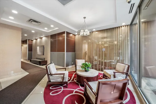 $325,000 | 247 East Chestnut Street, Unit 502, Chicago, IL 60611