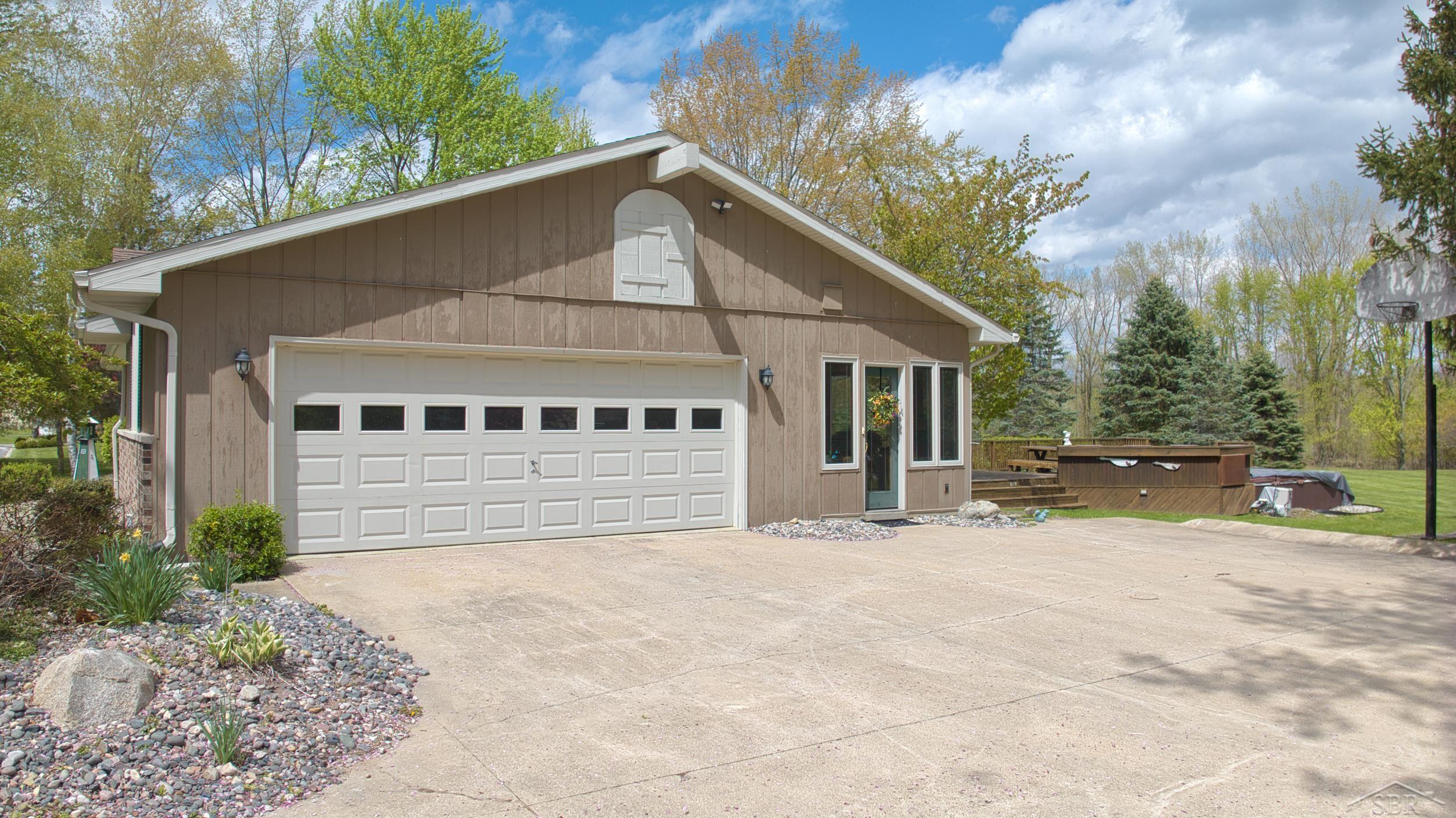 5220 North River Road Freeland, MI 48623 - Photo 5 of 47
