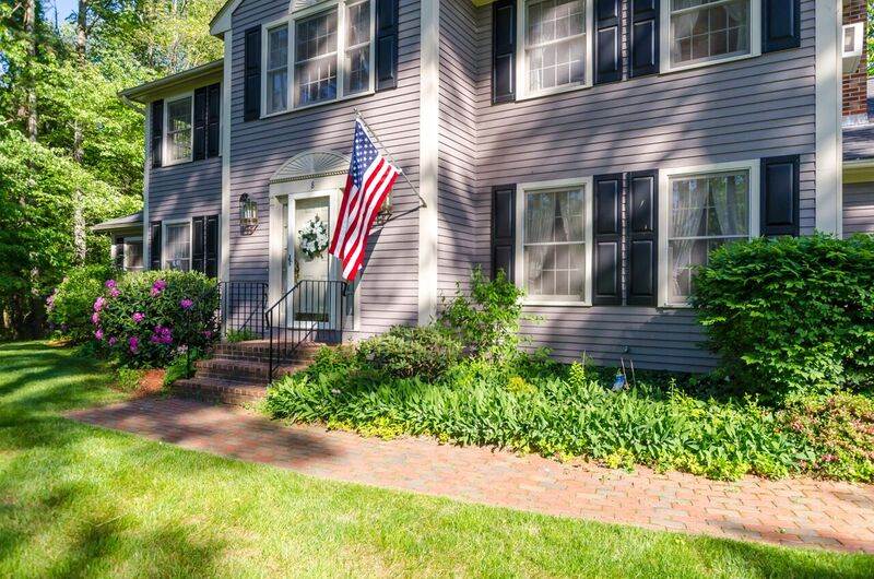 8 Castleton Court Merrimack, NH 03054 - Photo 2 of 40