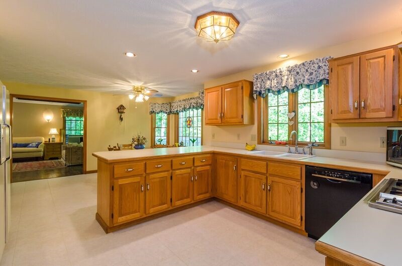 8 Castleton Court Merrimack, NH 03054 - Photo 8 of 40