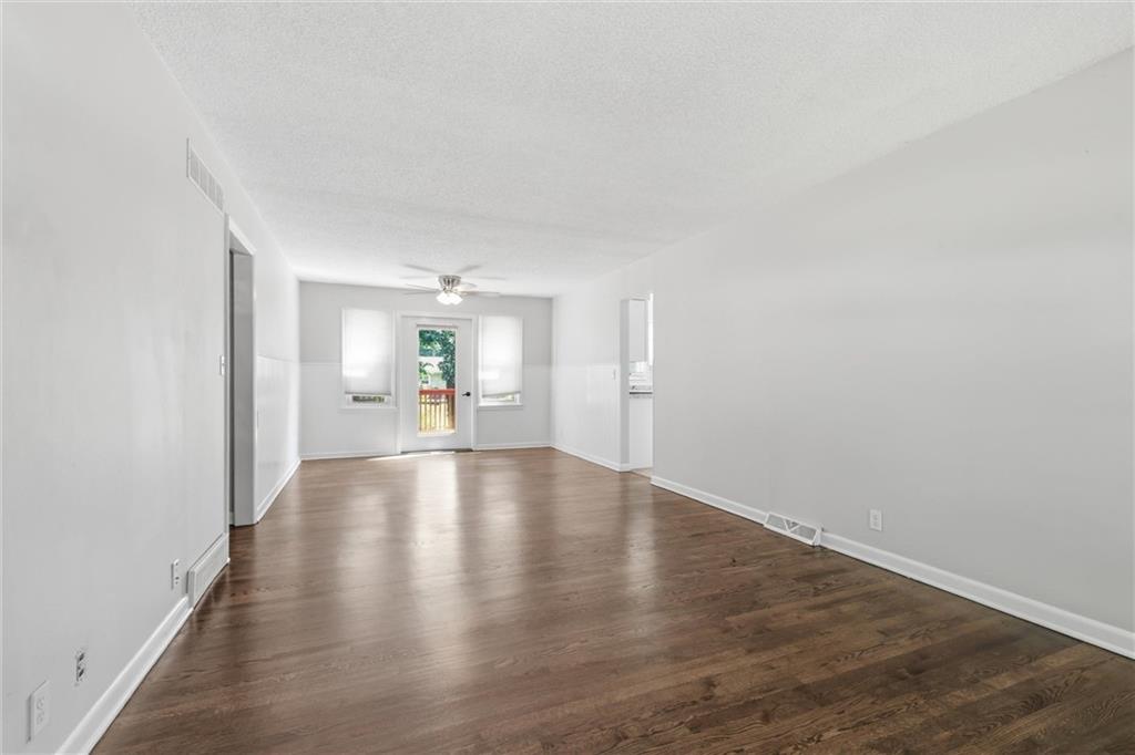 605 Northwest Gibson Road Lee's Summit, MO 64063 - Photo 4 of 26