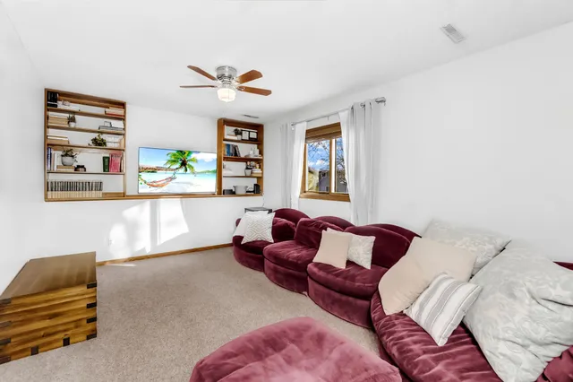 $395,000 | 4609 Heather Way North, Oakdale, MN 55128