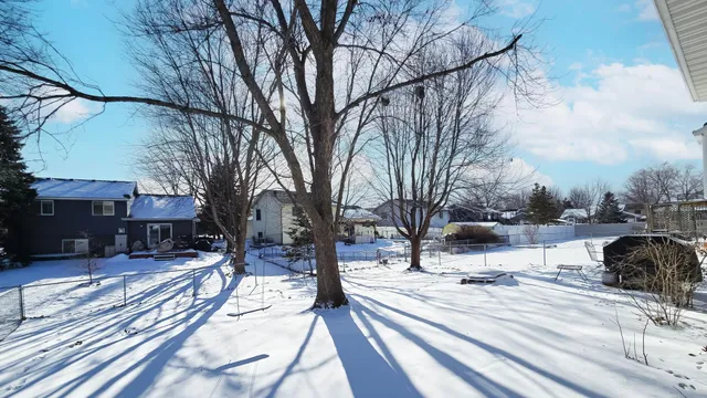 $395,000 | 4609 Heather Way North, Oakdale, MN 55128