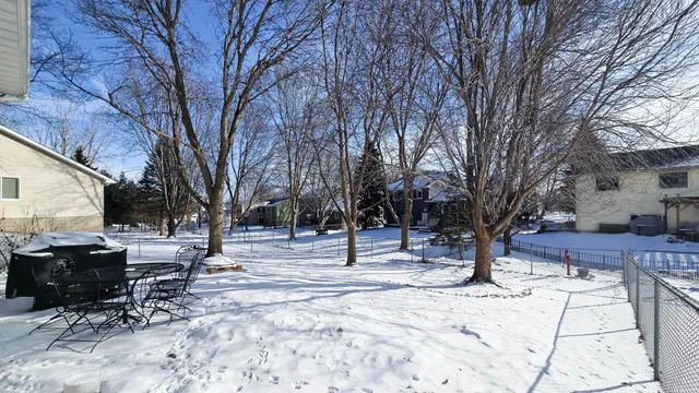 $395,000 | 4609 Heather Way North, Oakdale, MN 55128